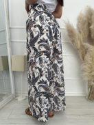 Nem rugalmas anyagú, magas, gumis derekú, lenge fazonú, egyenes szárú, mintás nadrág. (S-L méretre ajánljuk.) A nadrág és a felső külön kapható!