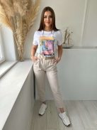 Rugalmas anyagú, magas, gumis derekú, zsebes, csinos nadrág övvel. (S-L méretre ajánljuk.)