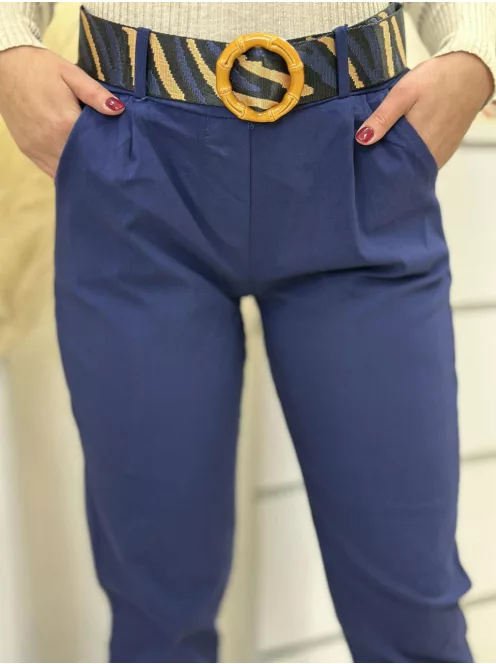 Extra rugalmas anyagú, magas, gumis derekú, kényelmes, csinos, zsebes nadrág övvel. (S-XL méretre ajánljuk.)