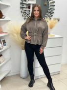 Belül bolyhos kardigán övvel.