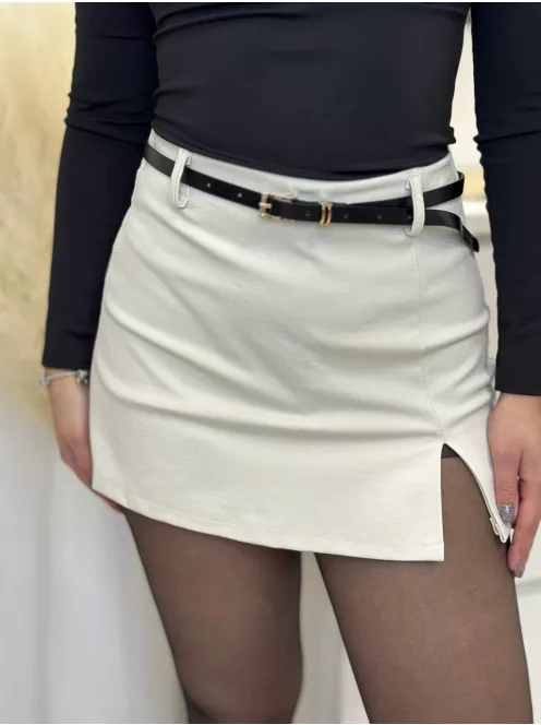 Csinos skort övvel