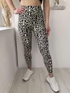 Pihe-puha, extra rugalmas, magas, gumis derekú, bambusz nadrág. A Modell S/M méretet visel. (S/M és L/XL méretekben.)