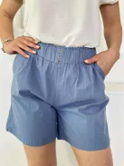 Rugalmas anyagú, lenvászon hatású, magas, gumis derekú, zsebes rövidnadrág. A modell S/M méretet visel. (S-XXL méretekben)