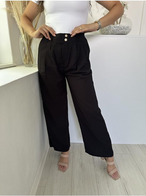 Gumis derekú, zsebes, elegáns fazonú, egyenes szárú nadrág. A modell M/L (S/M méretnek felel meg) méretet visel.