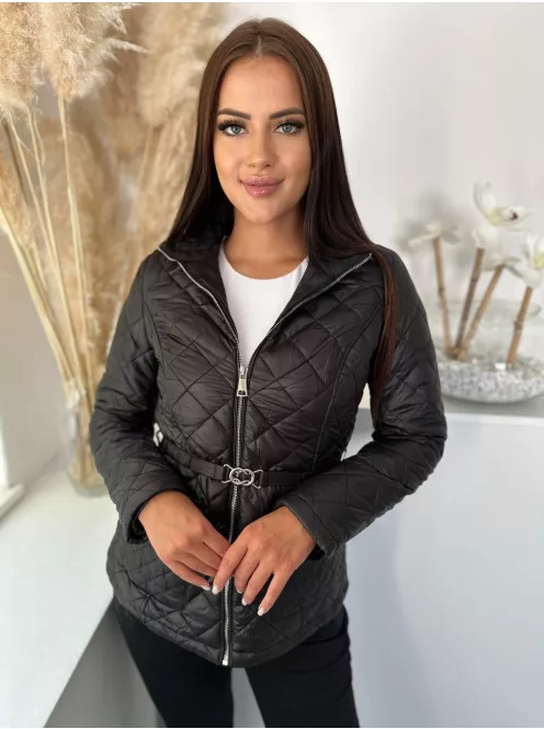 Steppelt, bélelt, zsebes, nem rugalmas, átmeneti kabát övvel. A Modell S méretet visel. (S-XXL méretekben.)