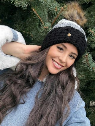 Vastag, kötött, bojtos, meleg sapka .