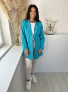 Nem rugalmas anyagú, béleletlen, válltöméses, gombos blézer. (S-L méretre ajánljuk.)