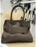   Nagyméretű, két részes, műbőr táska, levehető hosszúpánttal.