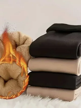   Rugalmas, pamut anyagú, belül bundás, puha, meleg, thermo zokni. 1 csomag / 2 pár zokni. (35-41 méretre ajánljuk.)