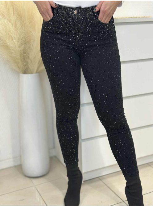 Kövekkel díszített skinny farmer