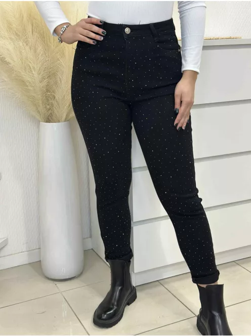 Kövekkel díszített mom fit farmer