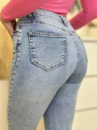 Kövekkel díszített mom fit farmer