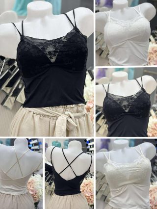   Lézervágott, mikroszálas, rugalmas anyagú, szivacsbetétes, csipkés bralette melltartó. Merevítő nélkül. S-L méretre ajánljuk.