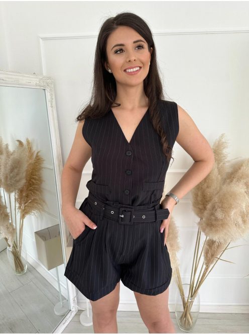 Nem rugalmas anyagú, béleletlen, rövid derekú, díszzsebes, gombos mellény. A mellény és a rövidnadrág külön kapható! (S-L méretre ajánljuk.)