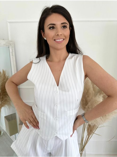 Nem rugalmas anyagú, béleletlen, rövid derekú, díszzsebes, gombos mellény. A mellény és a rövidnadrág külön kapható! (S-L méretre ajánljuk.)