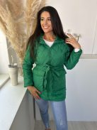 Bélelt, zsebes, kapucnis, megkötős, nem rugalmas, steppelt, vékony, átmeneti kabát. A Modell S méretet visel. (S-2XL méretekben.)