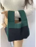   Rugalmas, kötött anyagú ksitáska. Szélesség: 24,5 cm, Magasság: 46,5 cm.