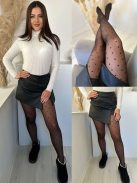 Rugalmas, kényelmes, vékony, 20 DEN-es, pöttyös, csinos harisnya. (1/2 és 3/4-es méretekben.)