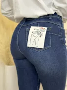 Magas derekú, skinny farmer