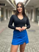 Csinos, magas, gumis derekú, nem rugalmas anyagú skort. (S-L méretre ajánljuk.)