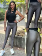 Extra rugalmas, fényes anyagú, magas, gumis derekú, kényelmes, csinos leggings. (S-L méretre ajánljuk.)