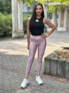 Extra rugalmas, fényes anyagú, magas, gumis derekú, kényelmes, csinos leggings. (S-L méretre ajánljuk.)