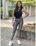  Extra rugalmas, fényes anyagú, magas, gumis derekú, kényelmes, csinos leggings. (S-L méretre ajánljuk.)