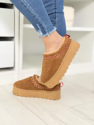 Utcai teddy papucs